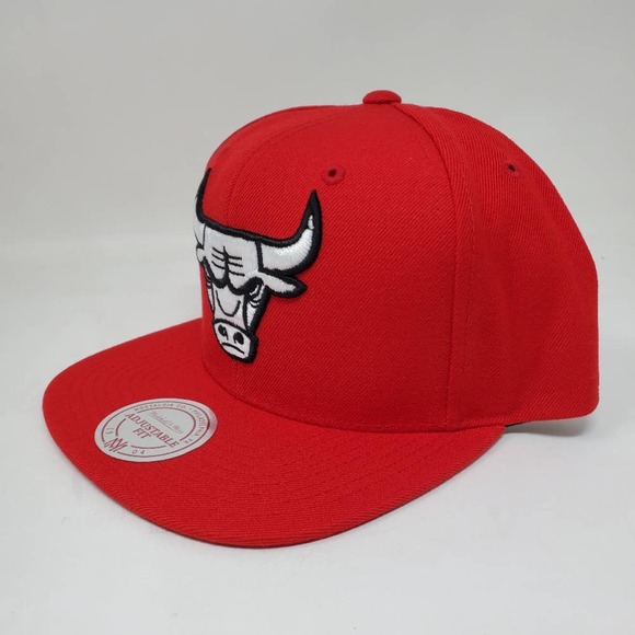 NBA Mitchell & Ness Black and White Logo Snapback Hat - Chicago Bulls - Picture 2 of 5